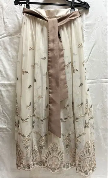 axes femme 튤 자수 스커트 아이보리 플레어 스커트 사이즈 F