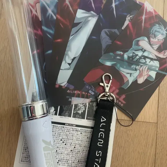 에이스테 팬라이트 응원봉 미지 수아 틸 이반 루카 현아