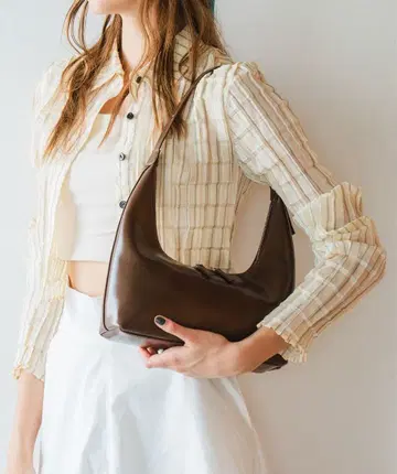 브라운 가죽 숄더백