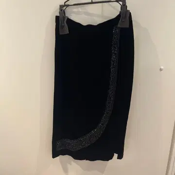 Merve Facette 블랙 플레어 스커트