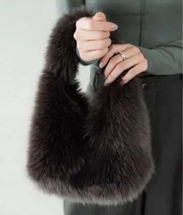 새상품급 LE VERNIS 르 베르니 인조 모피 미니백