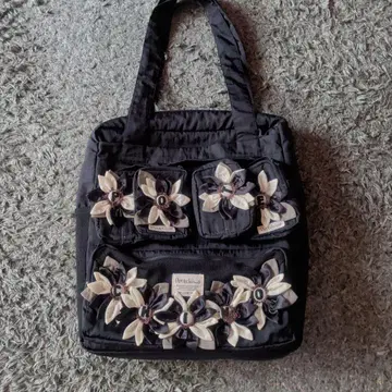 포테치노 Potechino 꽃 모티브 토트백 블랙
