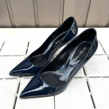 36.5 세르지오로시 플레인 펌프스 네이비 에나멜 블랙 23.5