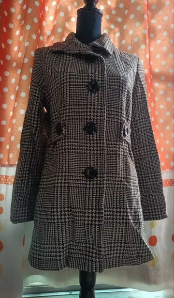 체크 무늬 미디 기장 코트