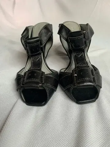 Pinky&Dianne 블랙 가죽 오픈토 샌들