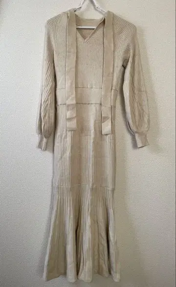 RESEXXY 베이지 니트 원피스 F 사이즈