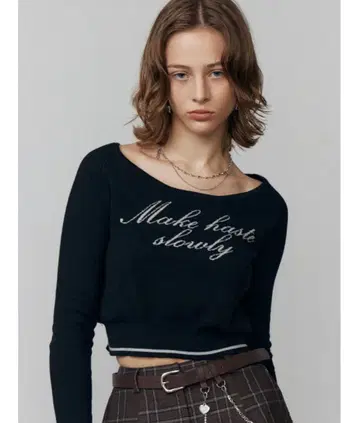 EMODA 프론트 로고 크롭 니트