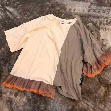 tranoi 컬러 절개 메쉬 프릴 T셔츠