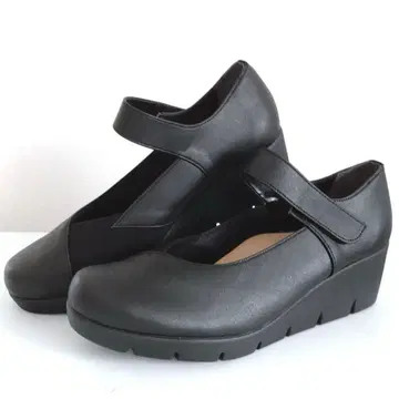 [ 새상품급 ] FIRST CONTACT 펌프스 웨지솔 스트랩 블랙