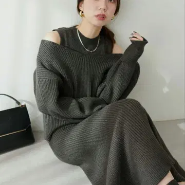 내추럴 꾸뛰르 오프숄더 리본 포함 니트 원피스