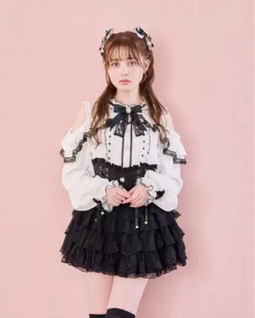 LIZLISA 오픈 숄더 프릴 블라우스