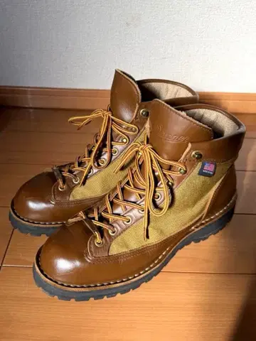 새상품급 대너 라이트 US8 30440