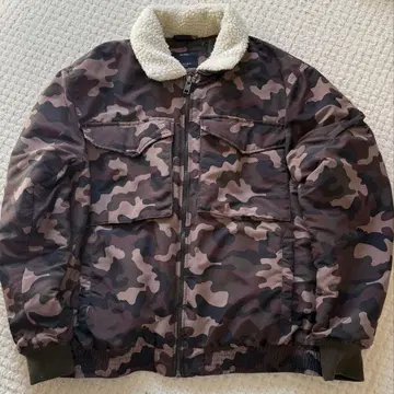 Bershka 카모 패턴 다운 자켓