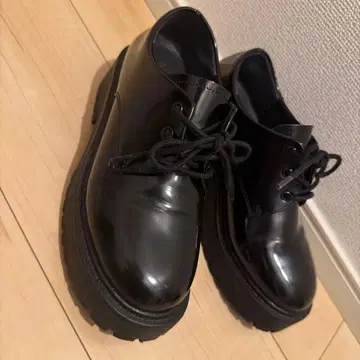 블랙 통굽 로퍼