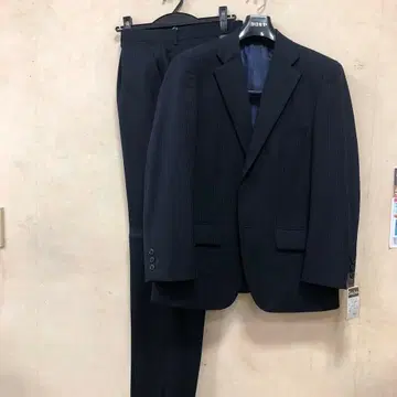 작은 체구를 위한 남성용 비즈니스 정장 AB2