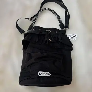 OUTDOOR 프릴 디자인 백 블랙
