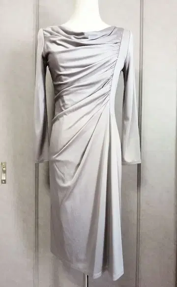 [ MATERIA ] 드레이프가 멋진 광택 소재의 고급 그레이지 원피스