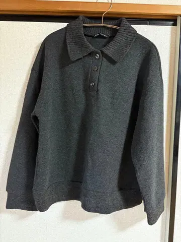 ZARA 다크 그레이 피케 셔츠 니트