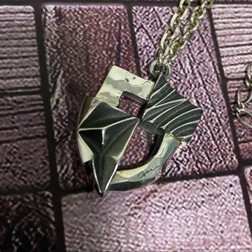 garni Union Shield Pendant - S 목걸이