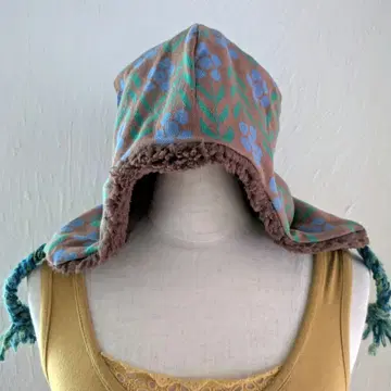 귀도리 달린 리버서블 모자