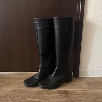 블랙 스퀘어토 롱 부츠