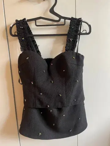 비즈 장식 블랙 타이트 핏 드레스