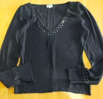 실크 비쥬 장식 블랙 V넥 긴팔 니트 폭시 실크 100% / 40