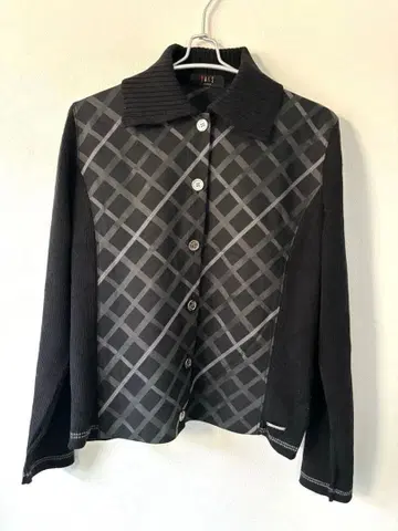 DAKS 블랙과 그레이 체크 무늬 긴팔 니트 셔츠