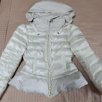 카탈로그 게재 화이트 다운 자켓 후드 부착 미사용