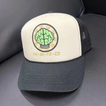 N.E.R.D. 뇌 로고 메쉬 캡