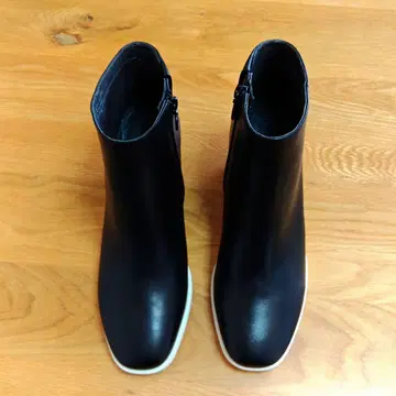 미사용 새상품 캠퍼(CAMPER) 24.5cm(39) 숏부츠