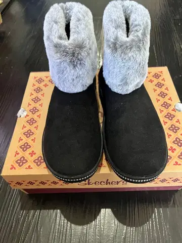 Skechers 블랙 그레이 어그 부츠