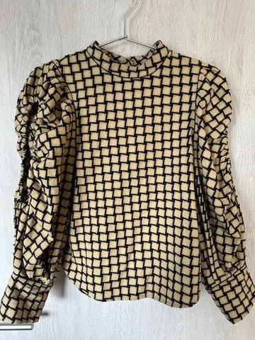 todayful 오픈 숄더 자카드 블라우스