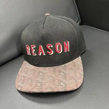 REASON 블랙 캡 플랫 브림