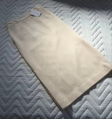 새상품 ebure 에부르 울 스무스 사이드 슬릿 타이트 롱 스커트 36