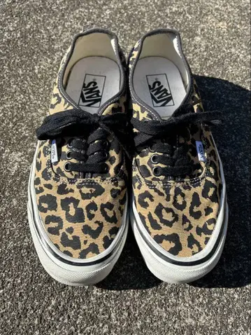 VANS 레오파드 무늬 로우컷 스니커즈