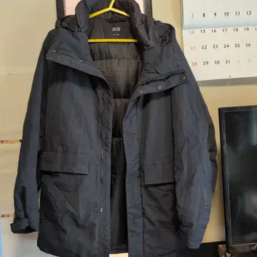 네이비 컬러 후드 부착 롱 기장 다운 자켓