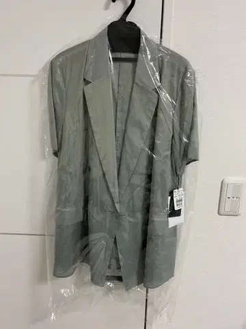 그레이 반팔 테일러드 자켓