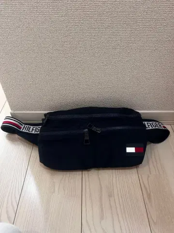 TOMMY HILFIGER 바디백 네이비