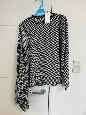 아지메 디자인 긴팔 니트 한국