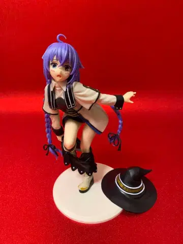 보라색 머리 애니메이션 피규어