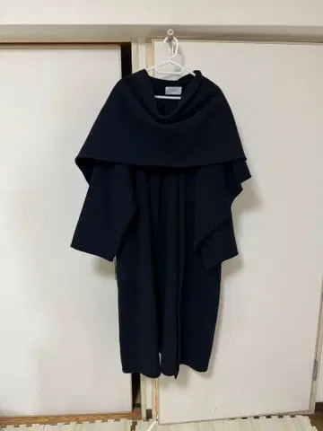 LIBIOIE 네이비 케이프 코트