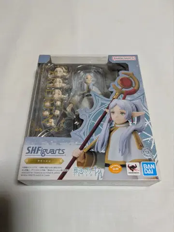 프리렌 피규어와 덤 카드 2장, 클리어 파일 2장 포함