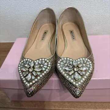 비쥬 장식 골드 플랫슈즈