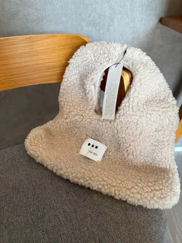 three dots 에코 퍼 트라이앵글 백