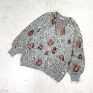 JEANASIS 5G 플라워 라메 페더 V 가디건 그레이 F*KD951