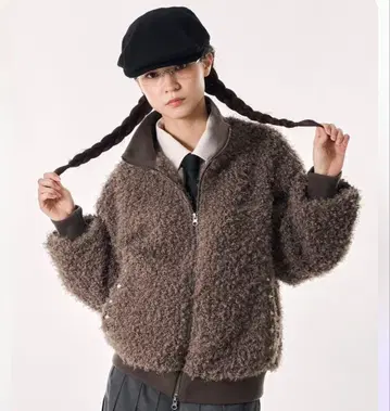 Perushu x Kuromi 보아 스터드 자수 블루종