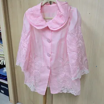 자수 장식 핑크 가디건풍 자켓