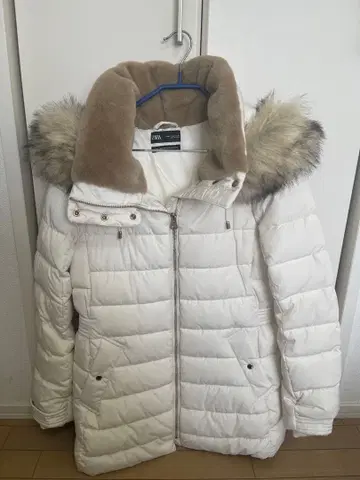 ZARA 화이트 다운 자켓 퍼 포함