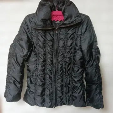 온워드 23구 개더 디자인 블랙 다운 숏 자켓 32